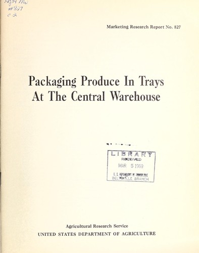 Packaging produce in trays at the central warehouse